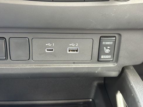 Used 2024 Nissan Frontier SV image 26