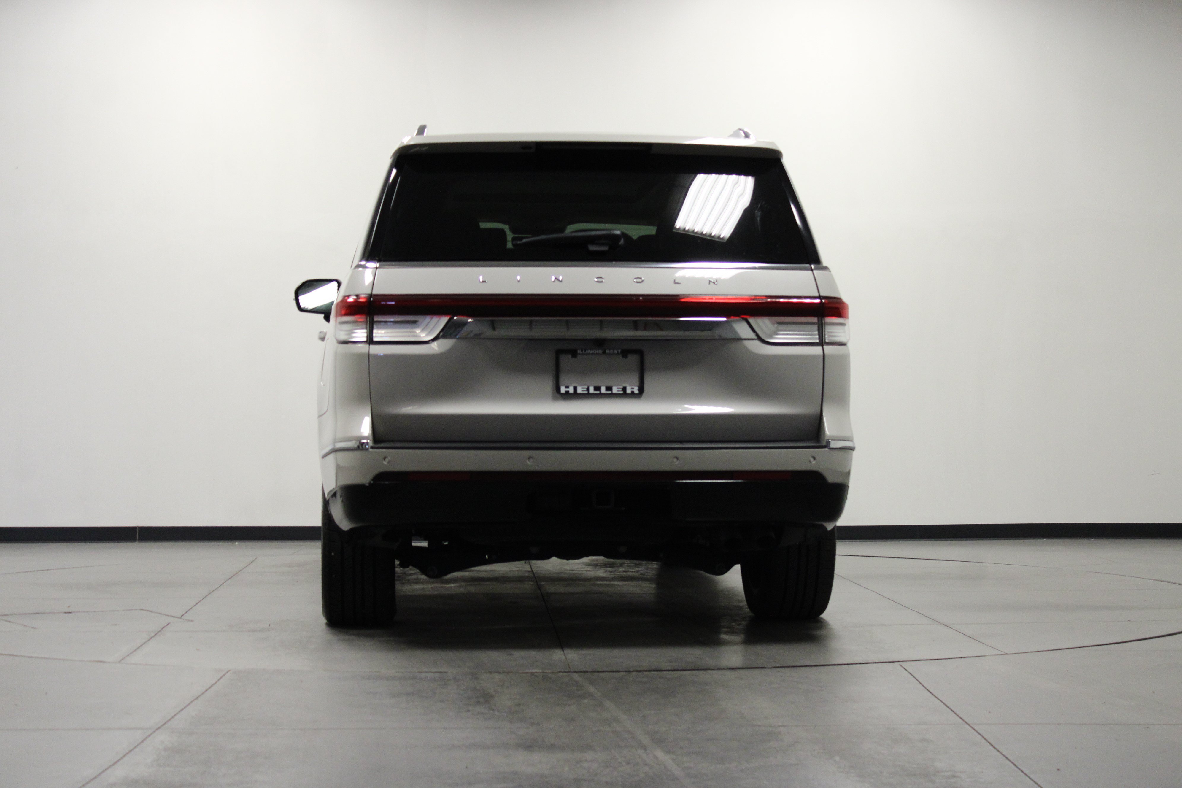 Used 2024 Lincoln Navigator Reserve AWD/4WD image 5
