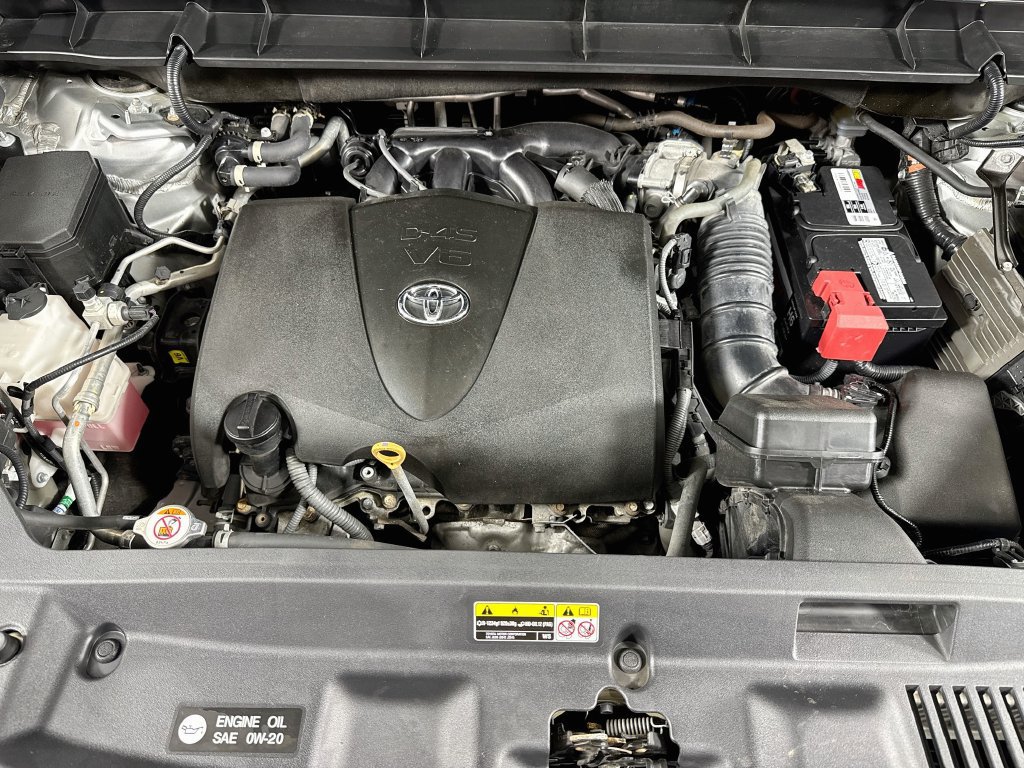 Used 2022 Toyota Highlander XLE AWD/4WD image 32