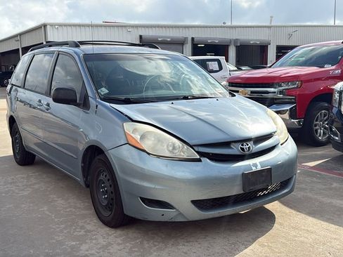Used 2010 Toyota Sienna CE image 2