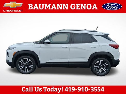 Used 2023 Chevrolet TrailBlazer LT FWD image 2