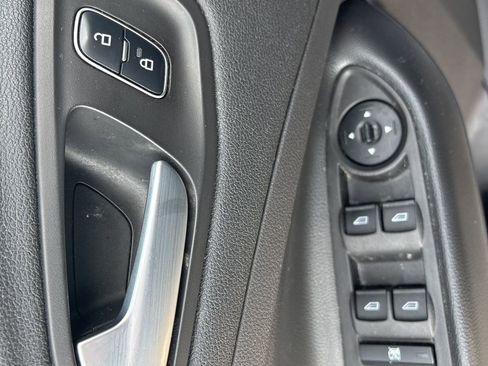 Used 2017 Ford Escape SE w/ SE Cold Weather Package image 19