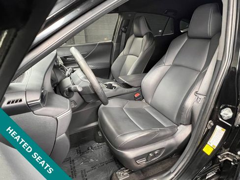 Used 2024 Toyota Venza XLE image 3