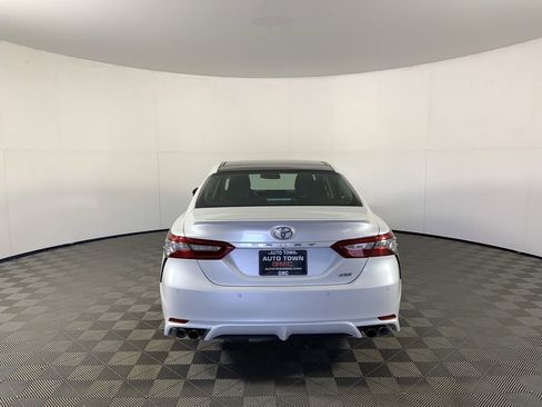 Used 2018 Toyota Camry XSE image 8