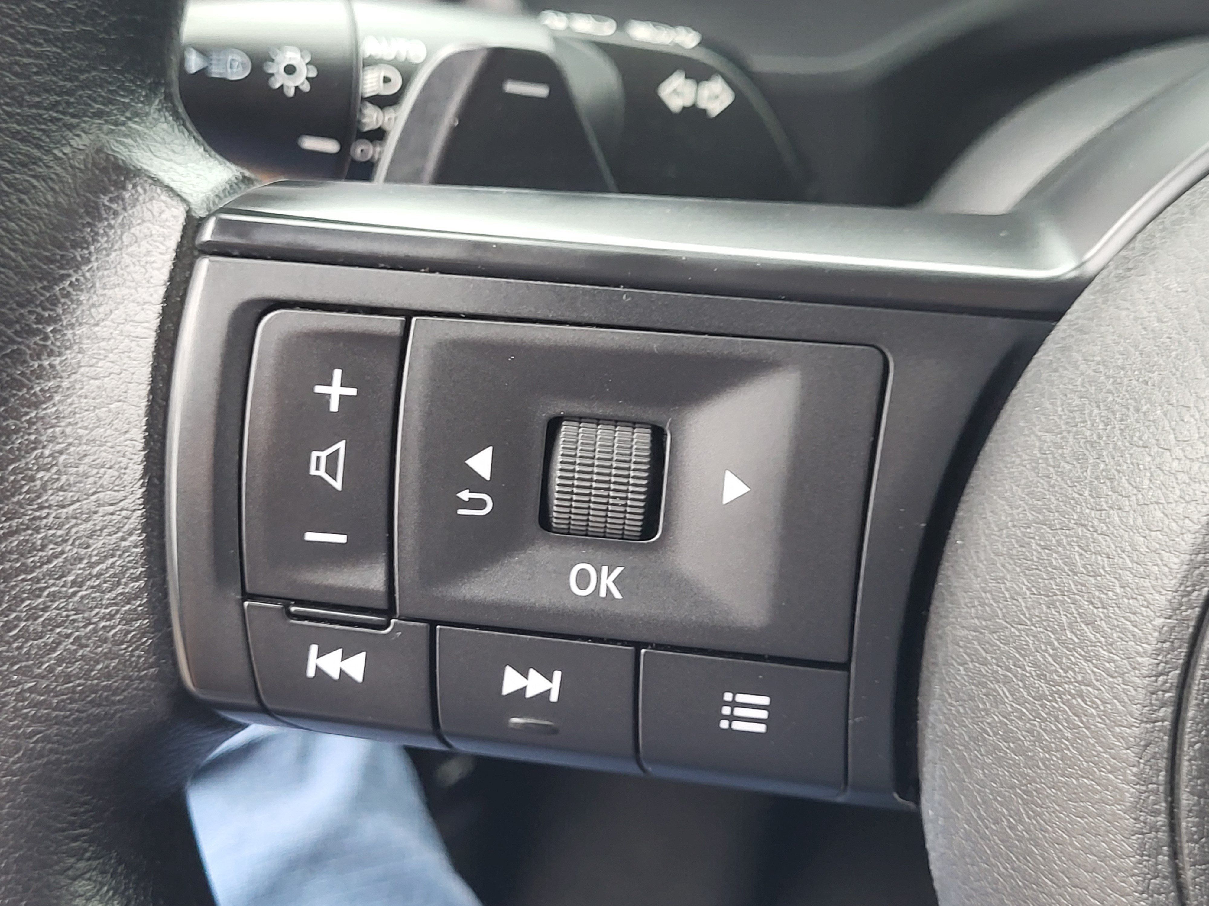 Certified 2024 Nissan Rogue SV FWD image 29