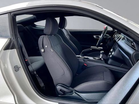 Used 2022 Ford Mustang Coupe RWD image 25