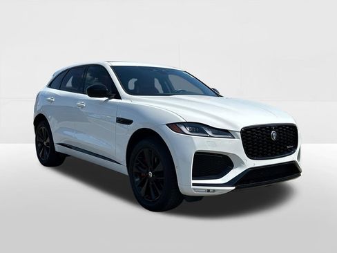 Used 2025 Jaguar F-PACE R-Dynamic S image 5
