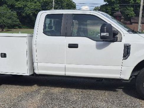Used 2019 Ford F250 XL w/ STX Appearance Package RWD image 2