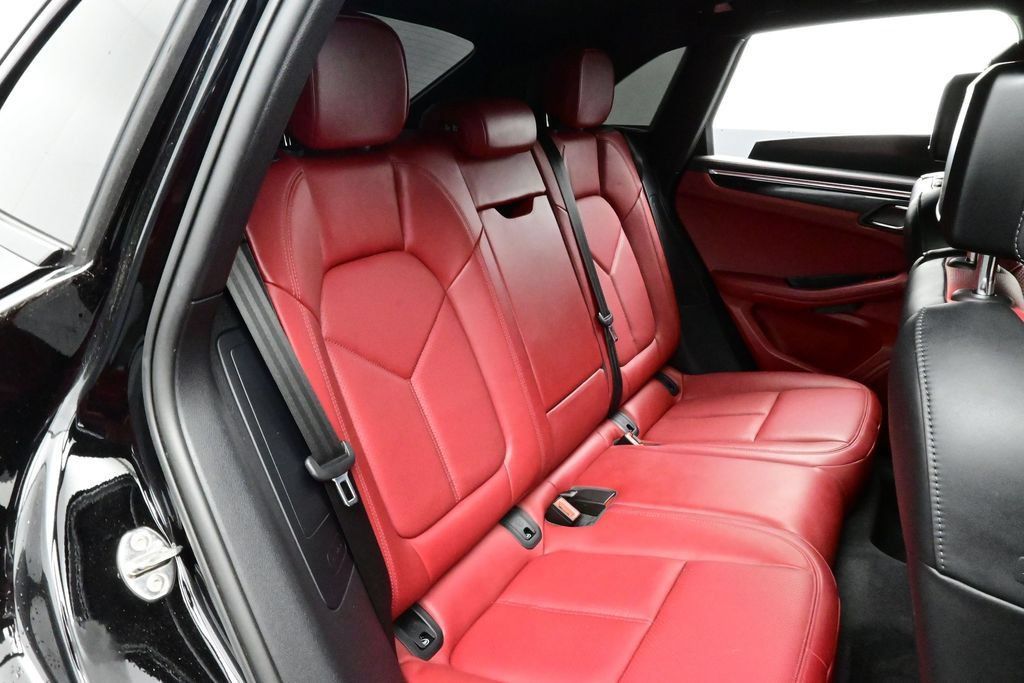 Certified 2023 Porsche Macan S AWD/4WD image 16