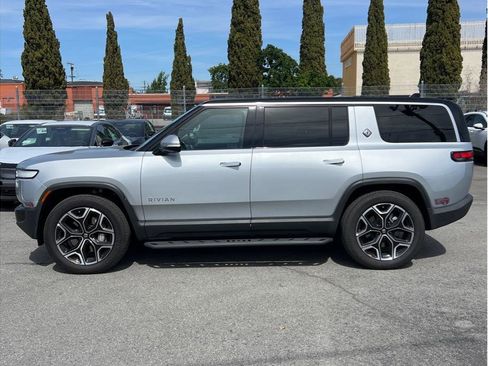 Used 2024 Rivian R1S Adventure AWD/4WD image 8