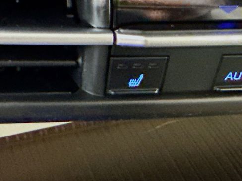 Certified 2021 Toyota Sienna XLE FWD image 12