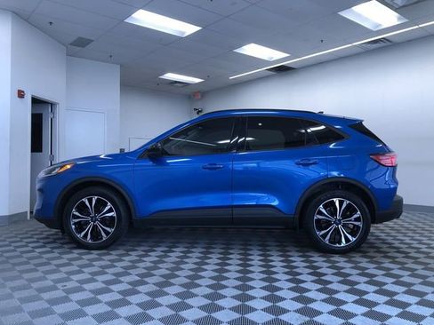 Used 2021 Ford Escape SE w/ SE Sport Appearance Package AWD/4WD image 3