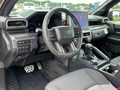 Used 2025 Toyota Tacoma TRD Sport w/ TRD Sport Upgrade Package AWD/4WD image 11