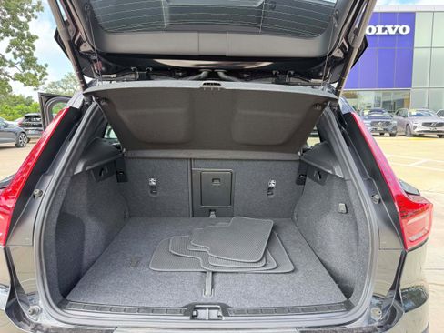 Certified 2025 Volvo XC40 B5 Plus AWD/4WD image 27