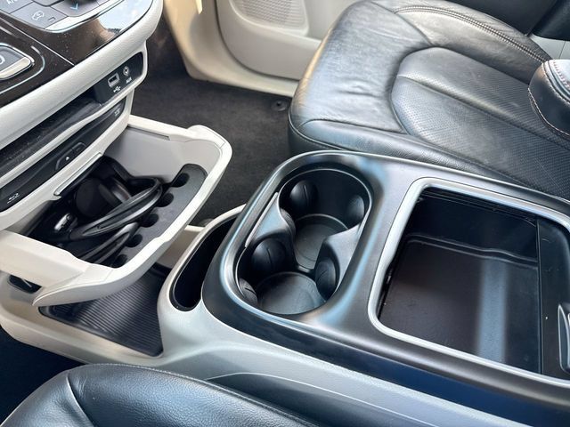 Used 2020 Chrysler Pacifica Touring-L Plus FWD image 21