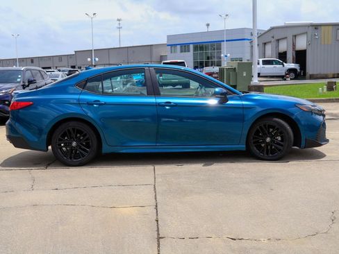 Used 2025 Toyota Camry SE FWD image 22