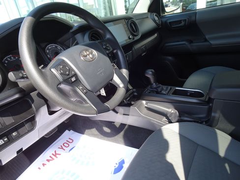 Used 2020 Toyota Tacoma SR AWD/4WD image 12