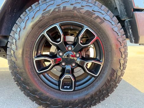 Used 2017 Jeep Wrangler Unlimited Sahara AWD/4WD image 10