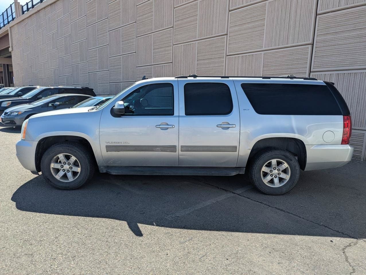 Used 2013 GMC Yukon XL SLT AWD/4WD image 2