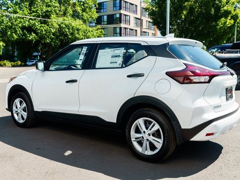 New 2025 Nissan Kicks Play S image 4