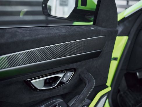 Used 2024 Lamborghini Urus Performante AWD/4WD image 39