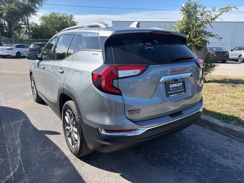 Used 2023 GMC Terrain SLT w/ Infotainment Package II FWD image 15