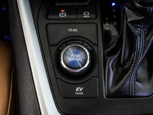 Used 2022 Toyota RAV4 Limited AWD/4WD image 22