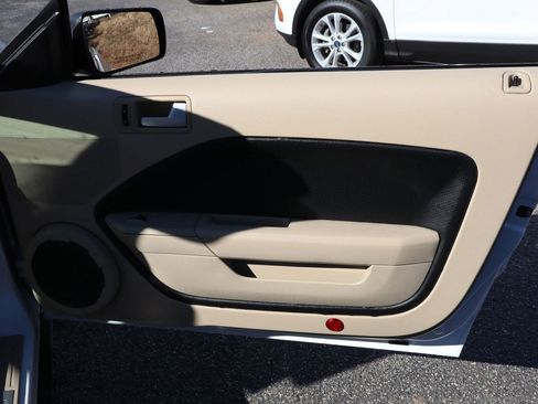 Used 2006 Ford Mustang GT RWD image 14