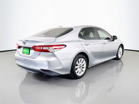Used 2020 Toyota Camry LE FWD image 10