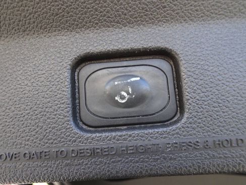 Used 2014 Ford Explorer XLT w/ Equipment Group 202A AWD/4WD image 10