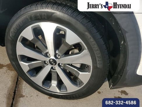 Used 2020 Kia Telluride EX w/ EX Premium Package image 2