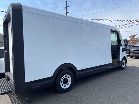 Used 2024 Chevrolet Brightdrop 600 w/ Commercial Equipment Package image 5