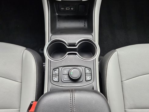 Used 2024 GMC Terrain SLT image 12