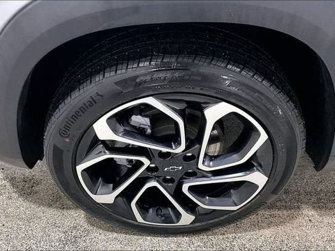 Used 2025 Chevrolet Trax RS w/ Sunroof Package image 36
