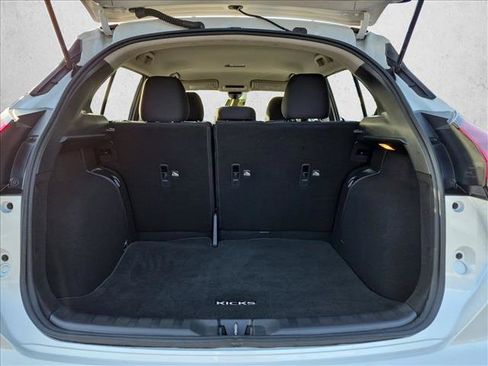 Used 2023 Nissan Kicks SV w/ Interior Electronics Package FWD image 6