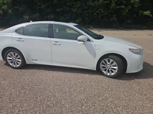 Used 2013 Lexus ES 300h w/ Luxury Pkg FWD image 17