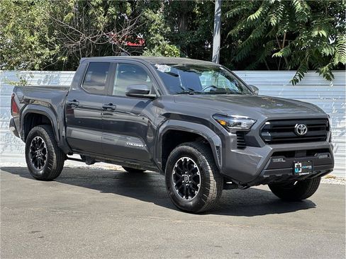 Used 2024 Toyota Tacoma SR5 AWD/4WD image 8