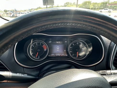 Used 2020 Jeep Cherokee Trailhawk w/ Cold Weather Group AWD/4WD image 15