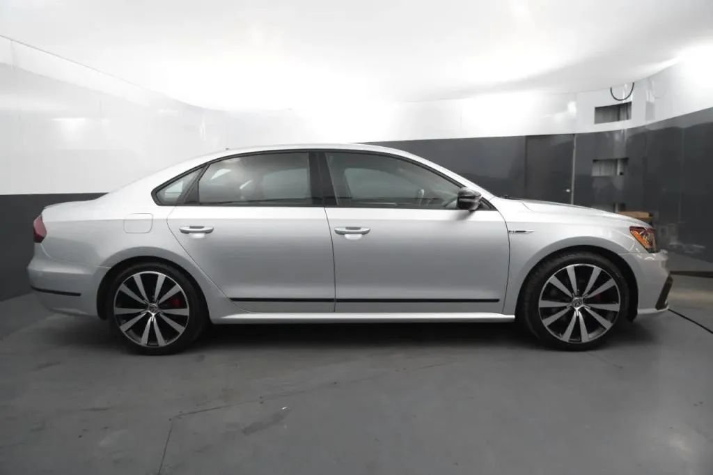 Used 2018 Volkswagen Passat GT FWD image 6