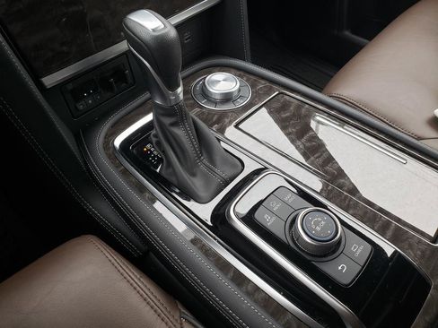 Used 2024 Nissan Armada Platinum w/ Captain's Chairs Package image 41