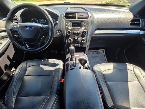 Used 2018 Ford Explorer XLT FWD image 10