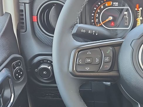 Used 2026 Jeep Wrangler Unlimited Rubicon AWD/4WD image 27