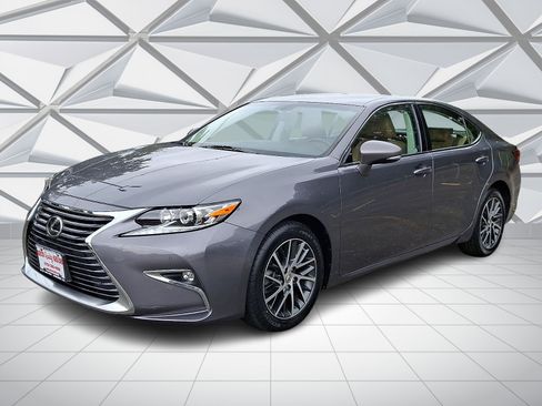 Used 2016 Lexus ES 350 w/ Premium Package w/Wood Trim FWD image 4