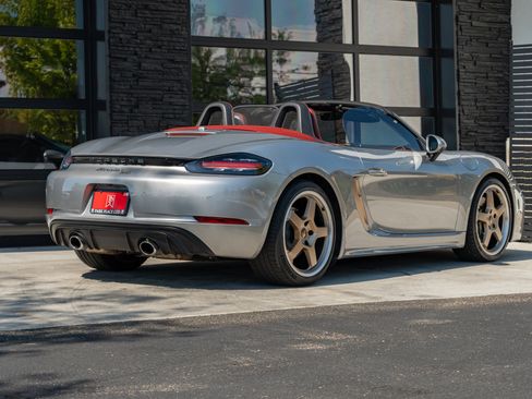 Used 2021 Porsche 718 Boxster RWD image 11