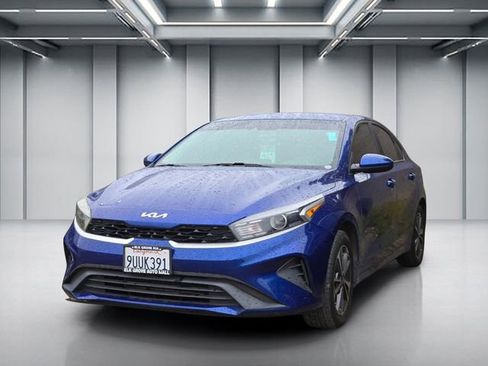 Certified 2024 Kia Forte LXS FWD image 3
