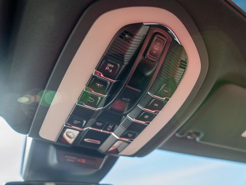 Certified 2026 Porsche Macan AWD/4WD image 22