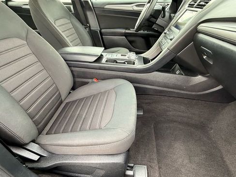 Used 2020 Ford Fusion SE FWD image 11