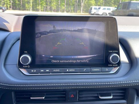 Used 2023 Nissan Rogue SV w/ SV Premium B Package FWD image 18