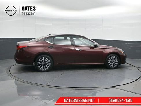 Used 2025 Nissan Altima 2.5 SV image 3