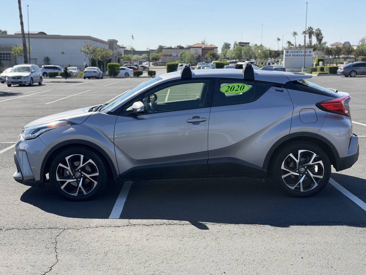 Used 2020 Toyota C-HR XLE FWD image 5